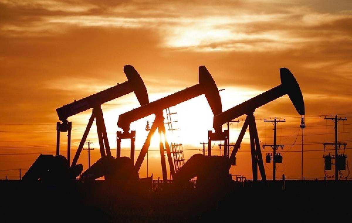 Σε περιδίνηση οι τιμές του πετρελαίου μετά την ανοδική εβδομάδα