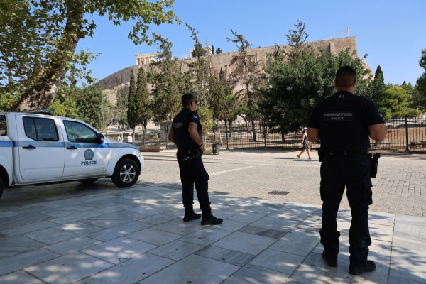 Προφυλακιστέος ο 60χρονος για την επίθεση με μαχαίρι σε Αμερικανούς τουρίστες στην Ακρόπολη