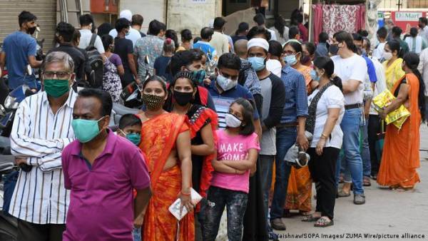 Ινδία: Τα 2/3 έχουν αντισώματα κατά του κορονοϊού