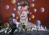 David Bowie: Αποτεφρώθηκε "μυστικά" στη Νέα Υόρκη