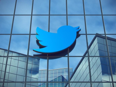 Εγκαταλείπει το Twitter και ο οίκος Balenciaga