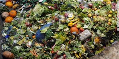 Το ένα τρίτο των τροφίμων παγκοσμίως καταλήγει στα σκουπίδια!