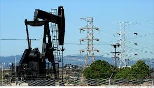 Οριακά πάνω από τα 103 δολάρια/βαρέλι το πετρέλαιο