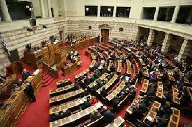 Πολιτικός "καύσωνας" στο Β' θερινό τμήμα της Βουλής