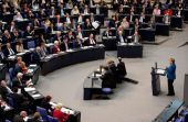 "Αγώνας" Μέρκελ για να περάσει το τρίτο πακέτο στη Μπούντεστανγκ