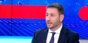 Ανδρουλάκης: «Ναι» στον υποχρεωτικό εμβολιασμό για τις μεγαλύτερες ηλικίες
