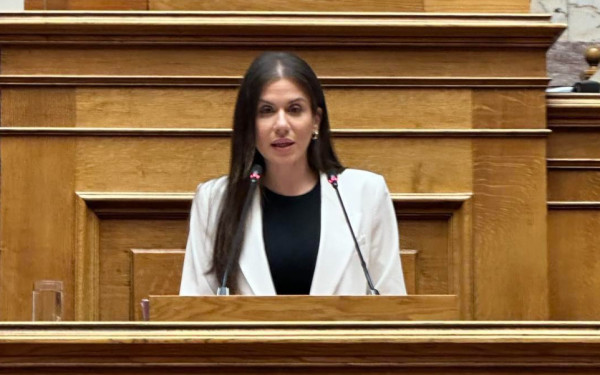 Βατσινά: Είστε η κυβέρνηση της προστασίας των ευάλωτων τραπεζών