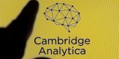 Cambridge Analytica: Εκκενώνει τα γραφεία της στο Λονδίνο