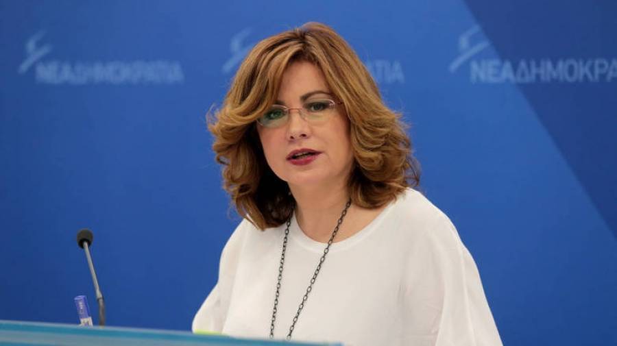 Σπυράκη: O Τσίπρας παίζει... μουσικές καρέκλες