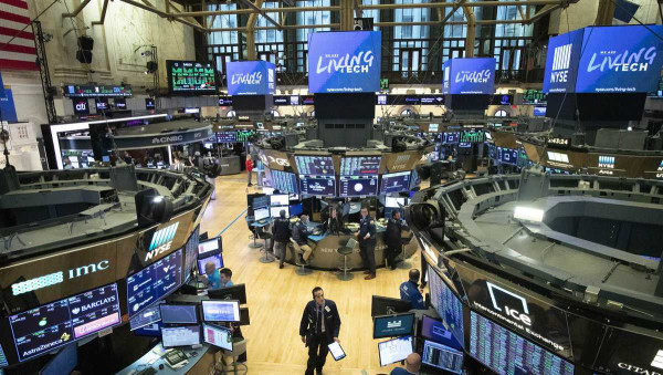Ράλι στη Wall Street εν μέσω αισιοδοξίας για τον πληθωρισμό