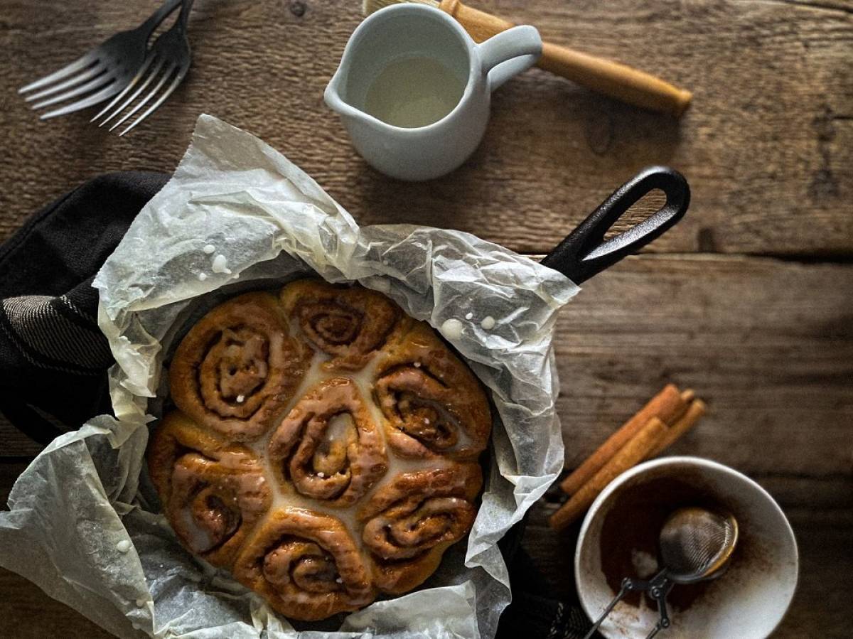 Vegan cinnamon rolls από το Cookbloggr