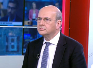 Χατζηδάκης: Οι μειώσεις στα καύσιμα θα περάσουν απευθείας στην τσέπη του καταναλωτή
