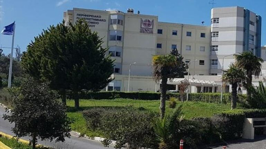 Πέθανε κοριτσάκι που παρασύρθηκε από το ΙΧ του πατέρα του