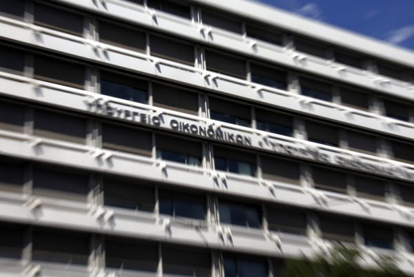 Εκτός νομοσχεδίου ο «κόφτης»-Με τροπολογία θα κατατεθούν οι διατάξεις