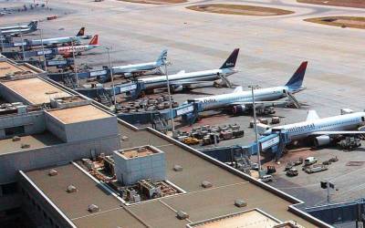 Ακυρώθηκαν περισσότερες από 7.000 πτήσεις το Σαββατοκύριακο λόγω Όμικρον