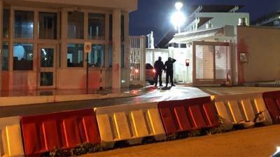 Επίθεση Ρουβίκωνα με μπογιές στο κτήριο της πρεσβείας των ΗΠΑ