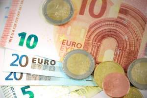 Alpha Bank: Αποπληθωριστικές πιέσεις και υφεσιακή διαταραχή στην Ελλάδα