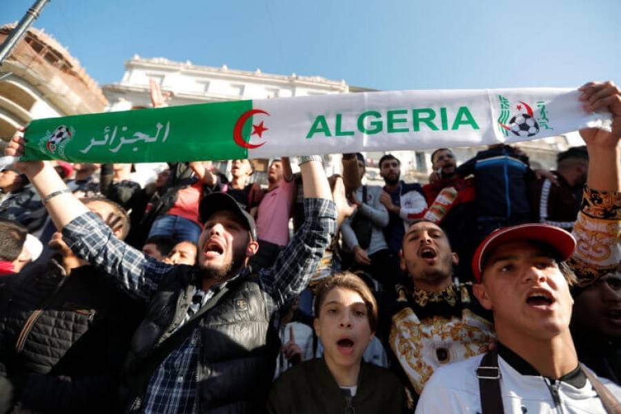 Αλγερία:«Θέλετε πόλεμο;Άρχισε!»-Εκατοντάδες διαδηλωτές στους δρόμους κατά Μπουτεφλίκα