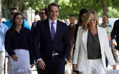 Ορκίστηκε πρωθυπουργός ο Μητσοτάκης-Πήρε τα... κλειδιά από τον Τσίπρα