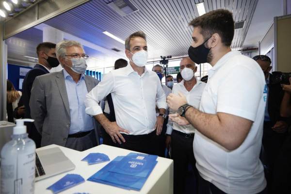 ΔΕΘ: Η επίσκεψη Μητσοτάκη στο περίπτερο του ΕΒΕΑ (photos)