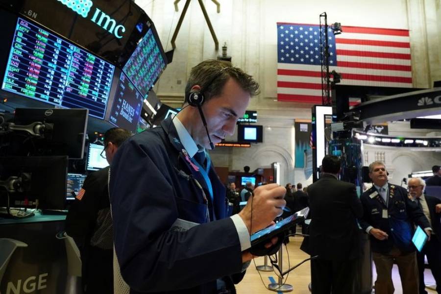 «Βυθίζεται» η Wall Street με απώλειες άνω του 2%