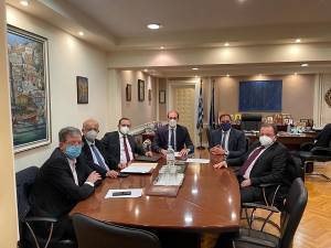 ΟΕΕ: Κατάργηση ελάχιστου ορίου τζίρου για υπογραφή λογιστών στις δηλώσεις