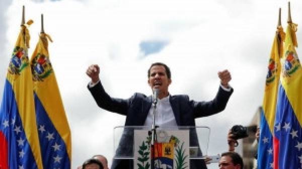 Ο Γκουαϊδό σφίγγει τον οικονομικό κλοιό γύρω από τον Μαδούρο