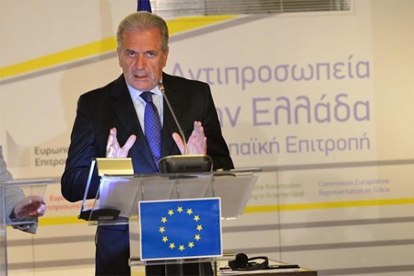 Αβραμόπουλος: Σύντομα τα 5 &quot;hotspots&quot; για την αντιμετώπιση του προσφυγικού