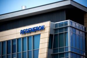 Τα αντισώματα της Regeneron προσφέρουν ανοσία για τουλάχιστον 8 μήνες
