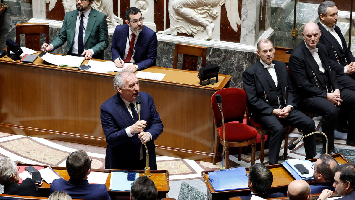 Η Γαλλία ξανά μπροστά στον κίνδυνο της ακυβερνησίας – Πρόταση μομφής ετοιμάζουν οι Σοσιαλιστές