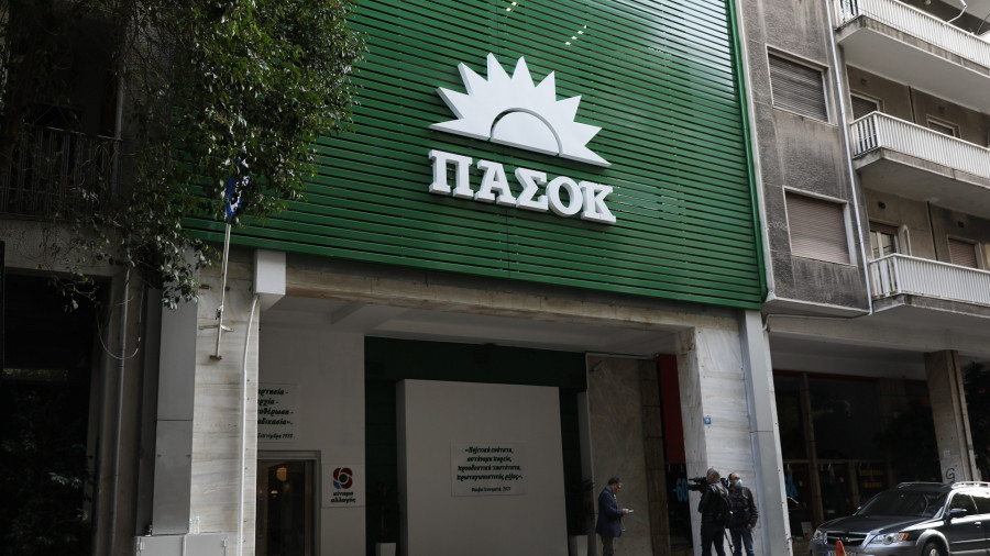 ΠΑΣΟΚ-ΚΙΝΑΛ: Χέρι-χέρι Οικονόμου και Μπαγκογιάννης για κάμερες στην Αθήνα