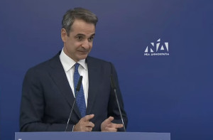 Μητσοτάκης: Εξωθεσμικά κέντρα μας πιέζουν, αλλά... δεν μασάμε