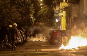 ΣΥΡΙΖΑ: Όργιο αστυνομικής αυθαιρεσίας σε καταστήματα των Εξαρχείων