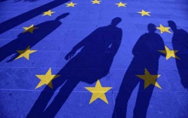 Die Zeit: Η Ακροδεξιά δικτυώνεται για να καταλάβει την ΕΕ