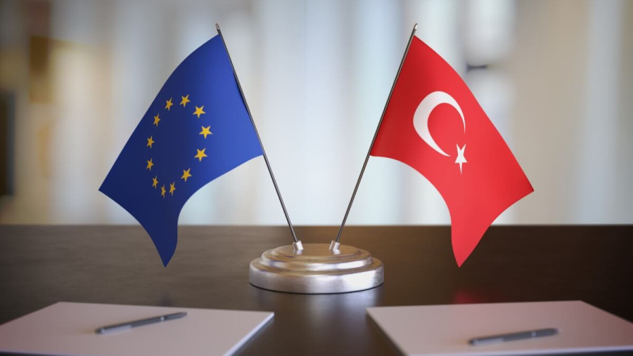 Κομισιόν: €1,2 δισ. το 2022 στην Τουρκία για το προσφυγικό