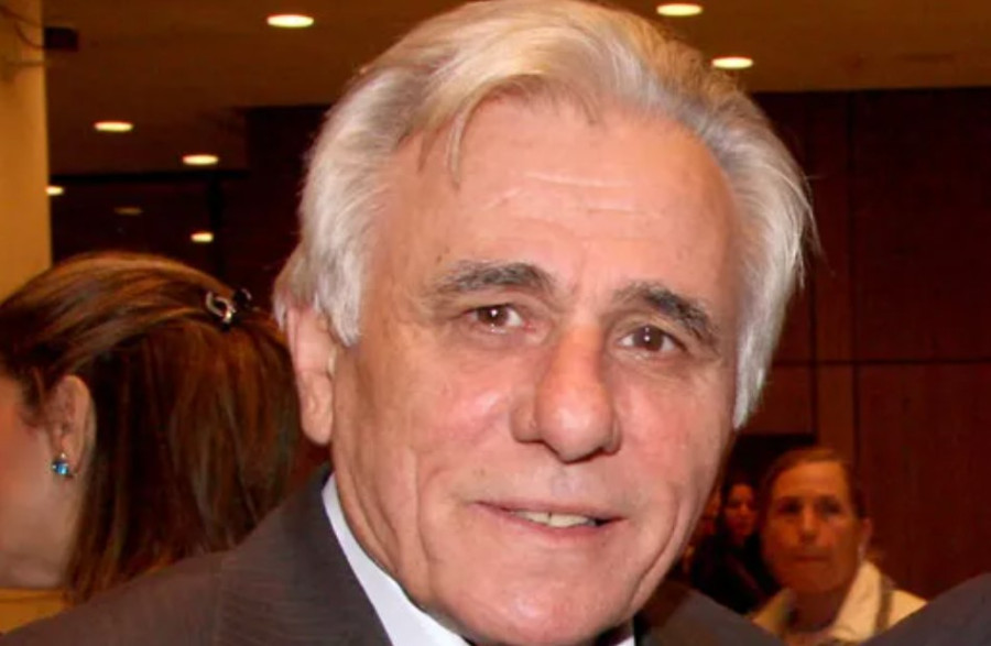 Πέθανε ο δημοσιογράφος Σπύρος Καρατζαφέρης