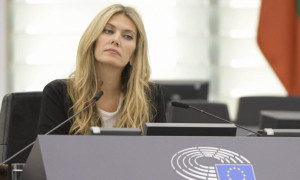 Δημητρακόπουλος: Δεν βρέθηκαν δακτυλικά αποτυπώματα της Καϊλή στα χρήματα