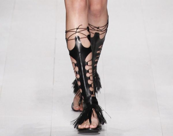 Tα Ancient Greek Sandals συνεργάζονται με την Carven