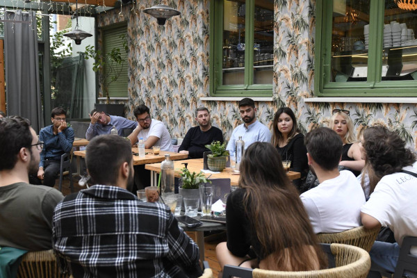 Συνάντηση Ανδρουλάκη με νέους-Οι προτάσεις του ΠΑΣΟΚ για φοιτητική στέγη