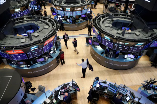 Στάση αναμονής στη Wall Street πριν την ομιλία του Πάουελ