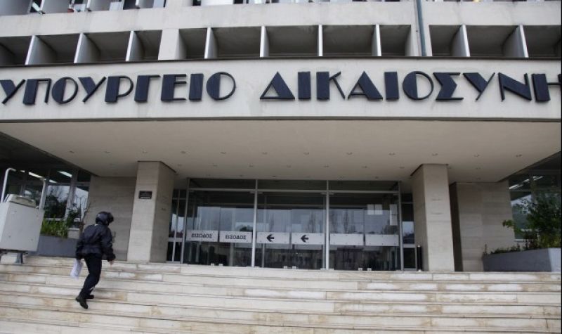 Δικογραφία για την εισβολή μελών της ΧΑ σε σχολείο στο Πέραμα