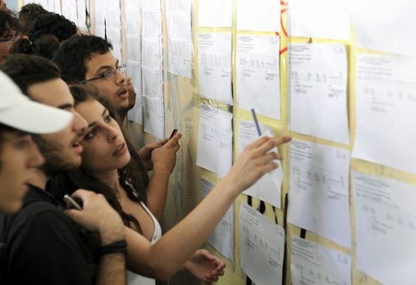 Πανελλαδικές Εξετάσεις 2015: Οι βάσεις εισαγωγής σε ΑΕΙ και ΤΕΙ