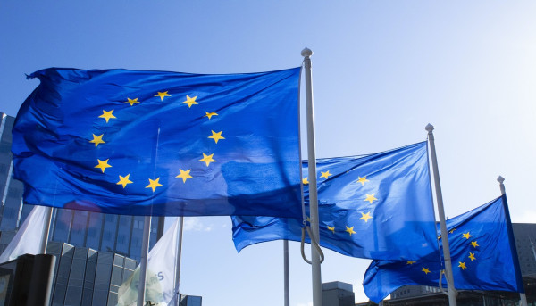 Η ΕΕ ανοίγει τον δρόμο για την ένταξη της Ουκρανίας και της Μολδαβίας