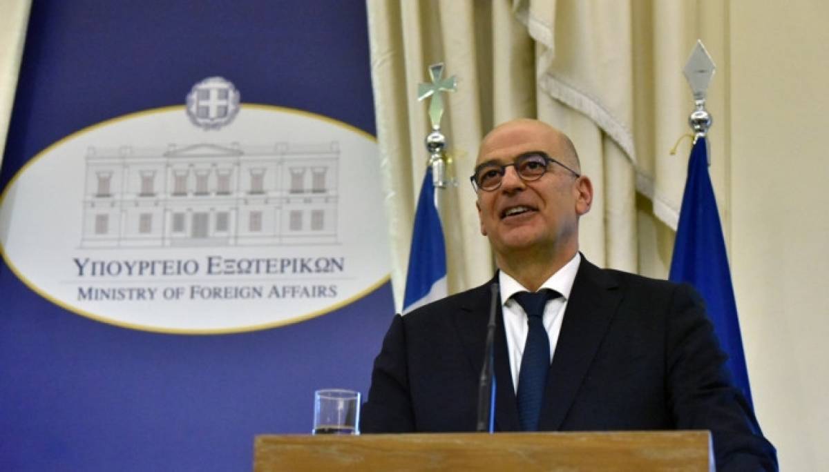 Παράπονα Δένδια προς τον Τούρκο πρέσβη για την αύξηση μεταναστών