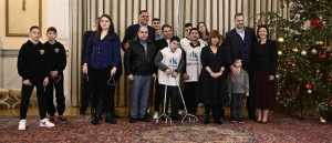 Ιδιαίτερα κάλαντα με κοινωνικό μήνυμα άκουσε η Σακελλαροπούλου