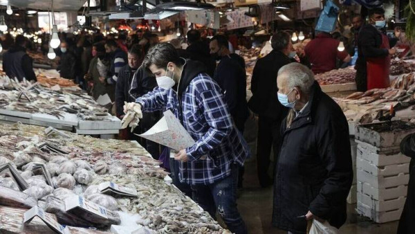 Καθαρά Δευτέρα: Ανοιχτές Βαρβάκειος και αγορά Ρέντη-Τι ισχύει για λαϊκές