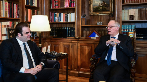 Συνάντηση Τασούλα-Πιερρακάκη: Οι προοπτικές της ελληνικής και ευρωπαϊκής οικονομίας στο επίκεντρο