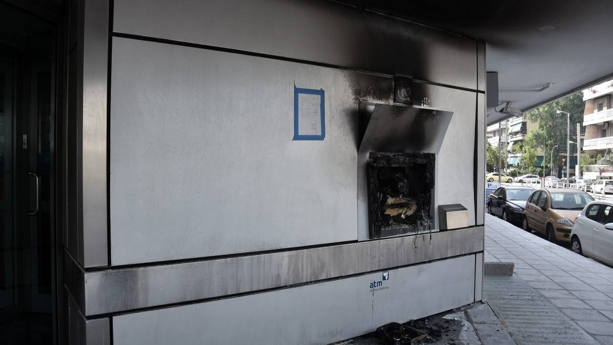 Πάτρα: Ανατίναξαν ΑΤΜ και απέσπασαν 242.000 ευρώ
