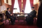 Τσίπρας στον Ιερώνυμο: «Προσευχηθείτε για μένα»
