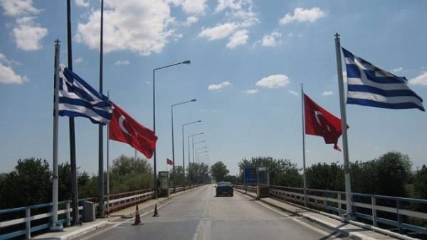 Συνελήφθησαν 4 Τούρκοι σε απαγορευμένη περιοχή στον Έβρο- Τι δήλωσαν